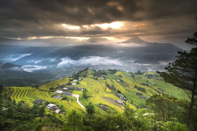 Piazzola panoramica su valle